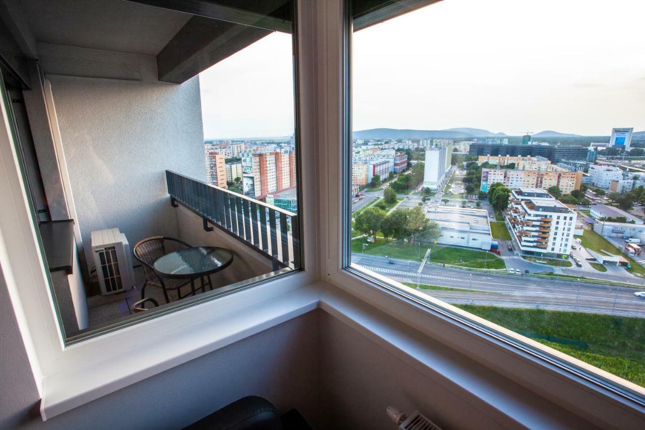 Air-Conditioned City View Apartment 24H Check-In Братислава Екстериор снимка