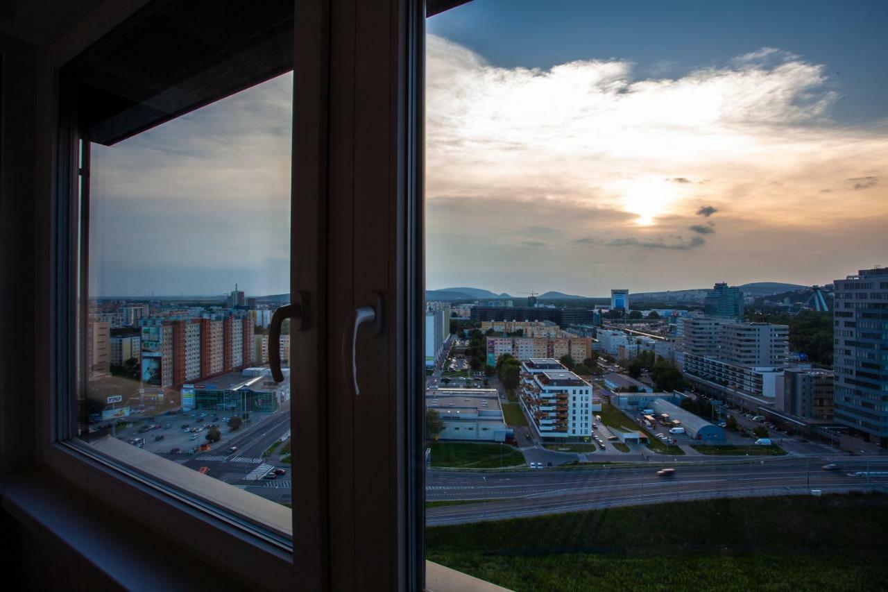 Air-Conditioned City View Apartment 24H Check-In Братислава Екстериор снимка
