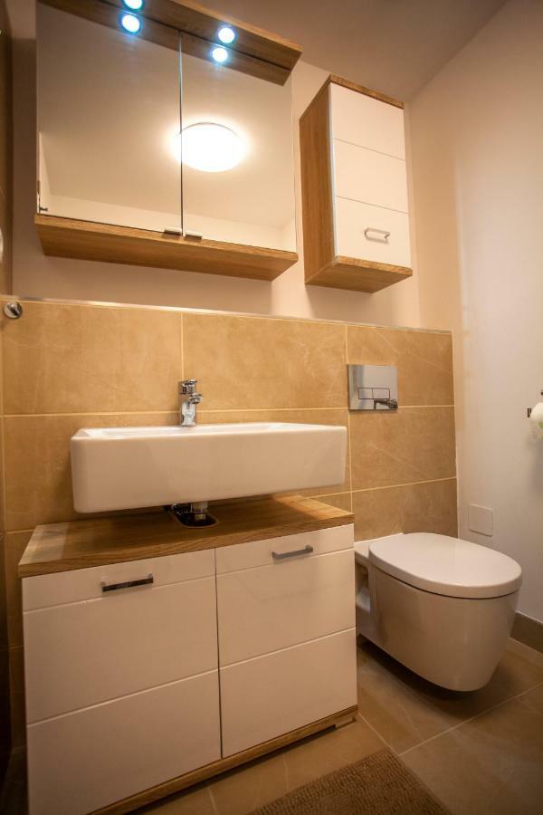 Air-Conditioned City View Apartment 24H Check-In Братислава Екстериор снимка