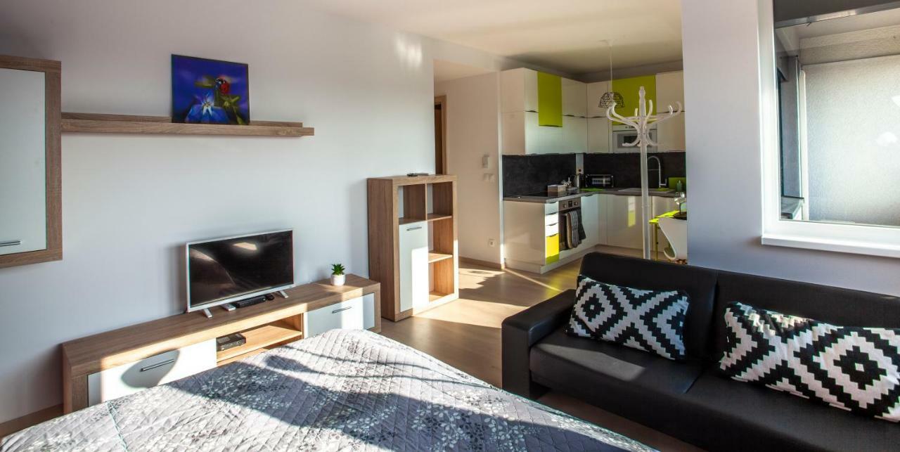 Air-Conditioned City View Apartment 24H Check-In Братислава Екстериор снимка